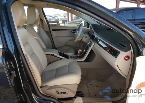 2010 Volvo V70 3.2/3.2 R-Design from USA, damaged, VIN YV1982BW6A1153582